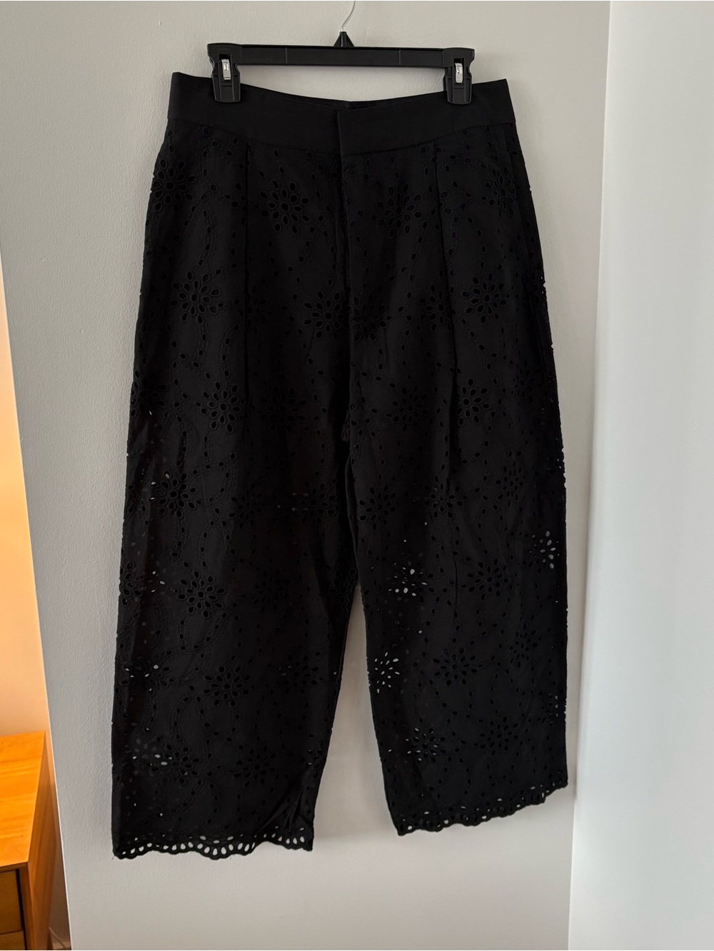 Zara Black Openwork Embroidery Eyelet‎ Cropped Trousers Size L NWT - Picture 10 of 16